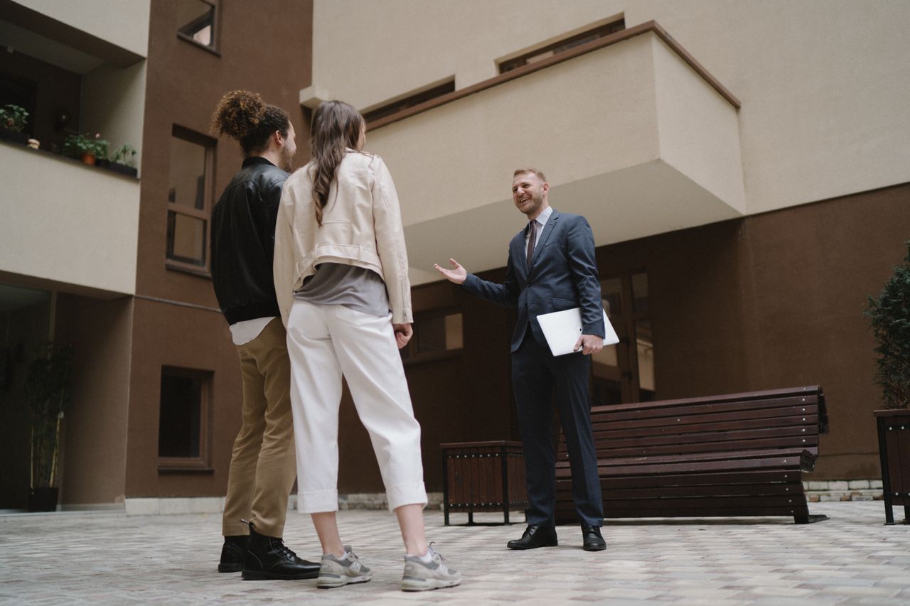 Impulsa el valor de tus proyectos con nuestra agencia de marketing inmobiliario. Branding, campañas de publicidad online y contenidos de alto impacto para el sector real estate. Solicita propuesta.