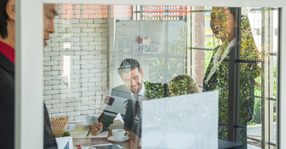 Business people meeting at office and use sticky notes on glass