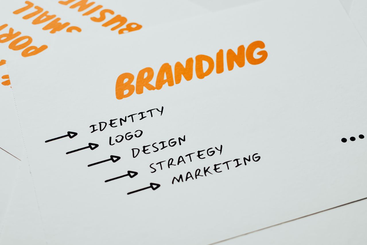 ¿Vas a lanzar un nuevo negocio? Somos expertos en branding y lanzamiento de marcas en Barcelona. Posiciona tu proyecto desde el primer día con estrategia.